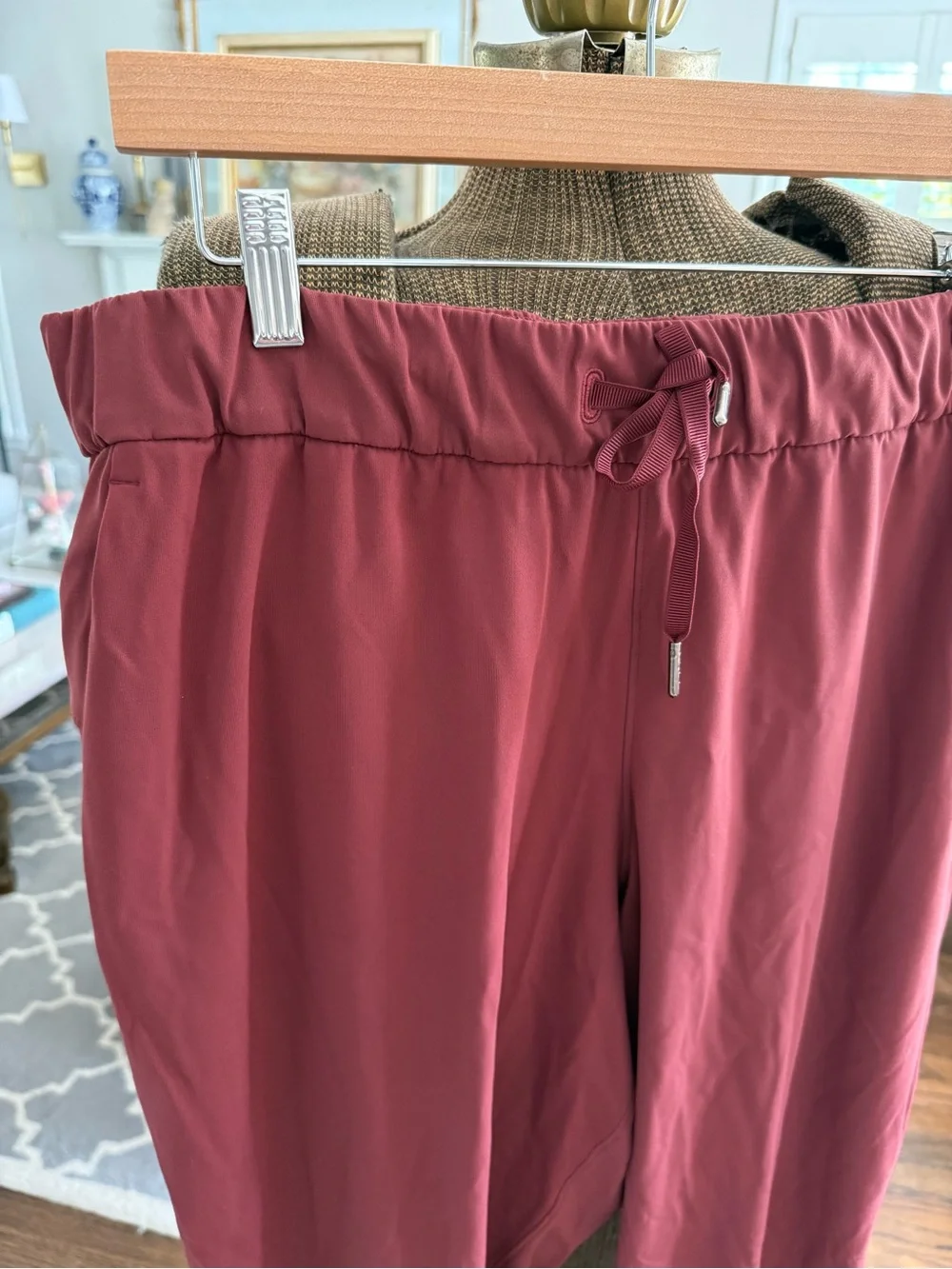 Womens Lululemon On the Fly Jogger 28